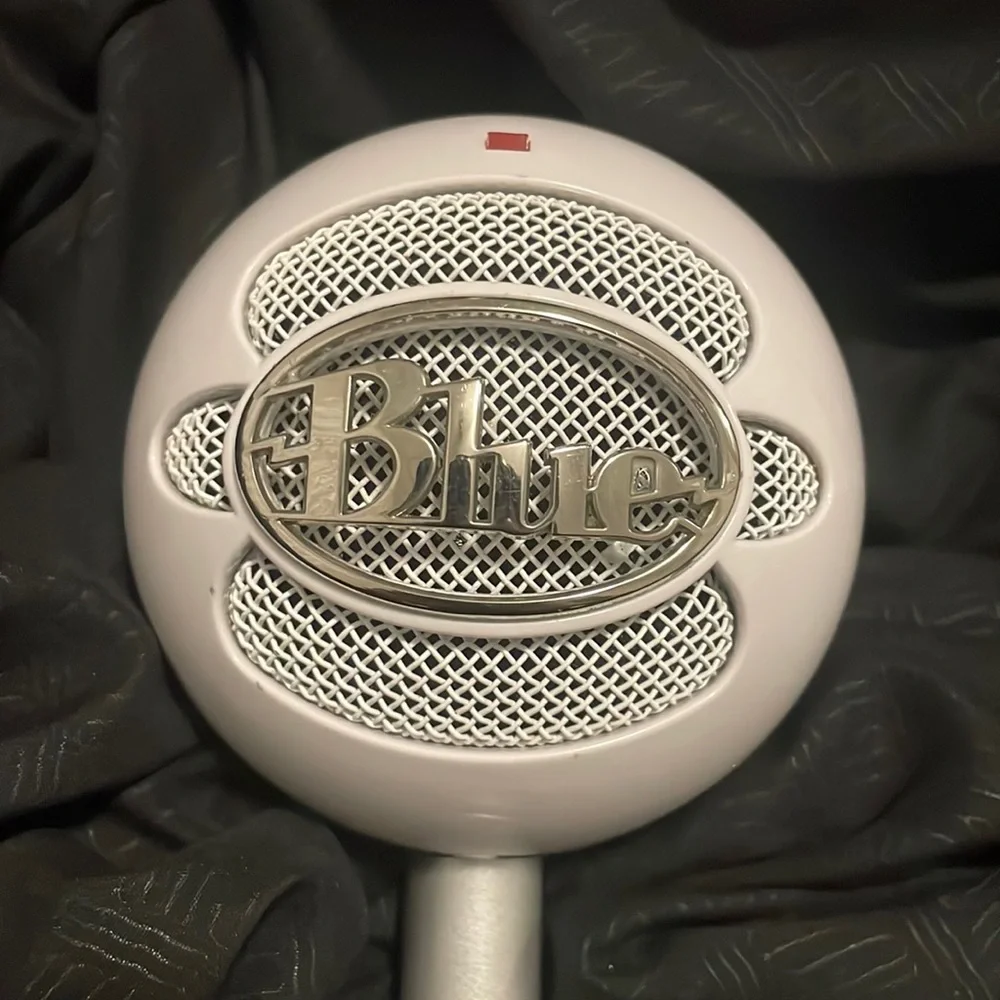 Blue yeti snowball microphone